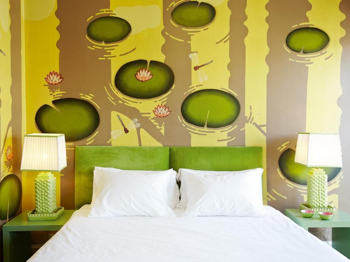 Premium Graffiti Guestroom,1268657500:JPEG